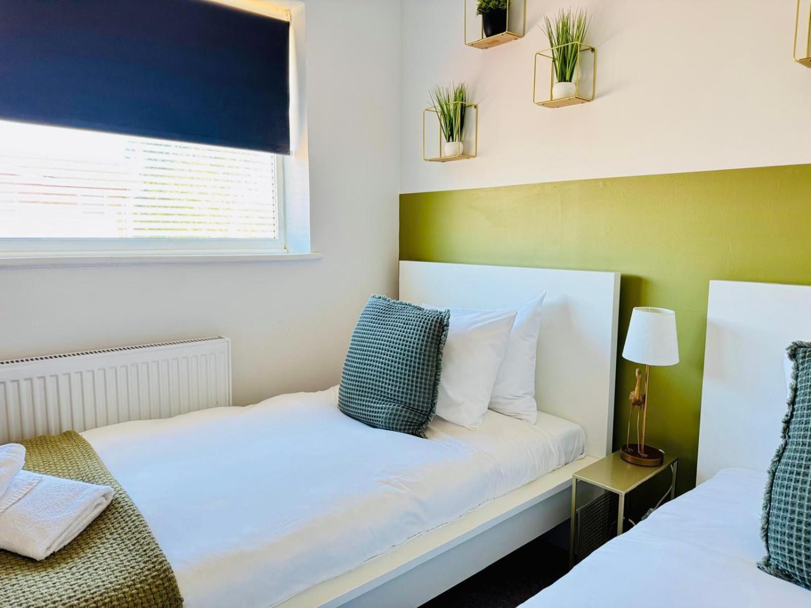 2 Bed House, Sleeps 6, Dog Friendly, Close To A14 M11, With Garden & Parking Long Stay Work Contractor Leisure, Jade CBG Esterno foto