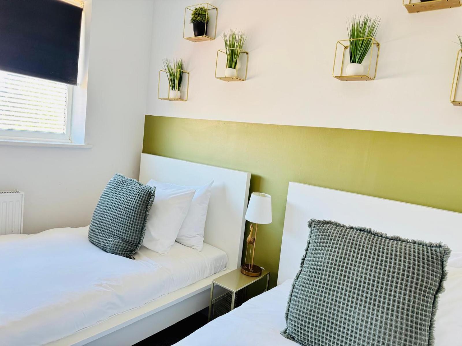 2 Bed House, Sleeps 6, Dog Friendly, Close To A14 M11, With Garden & Parking Long Stay Work Contractor Leisure, Jade CBG Esterno foto