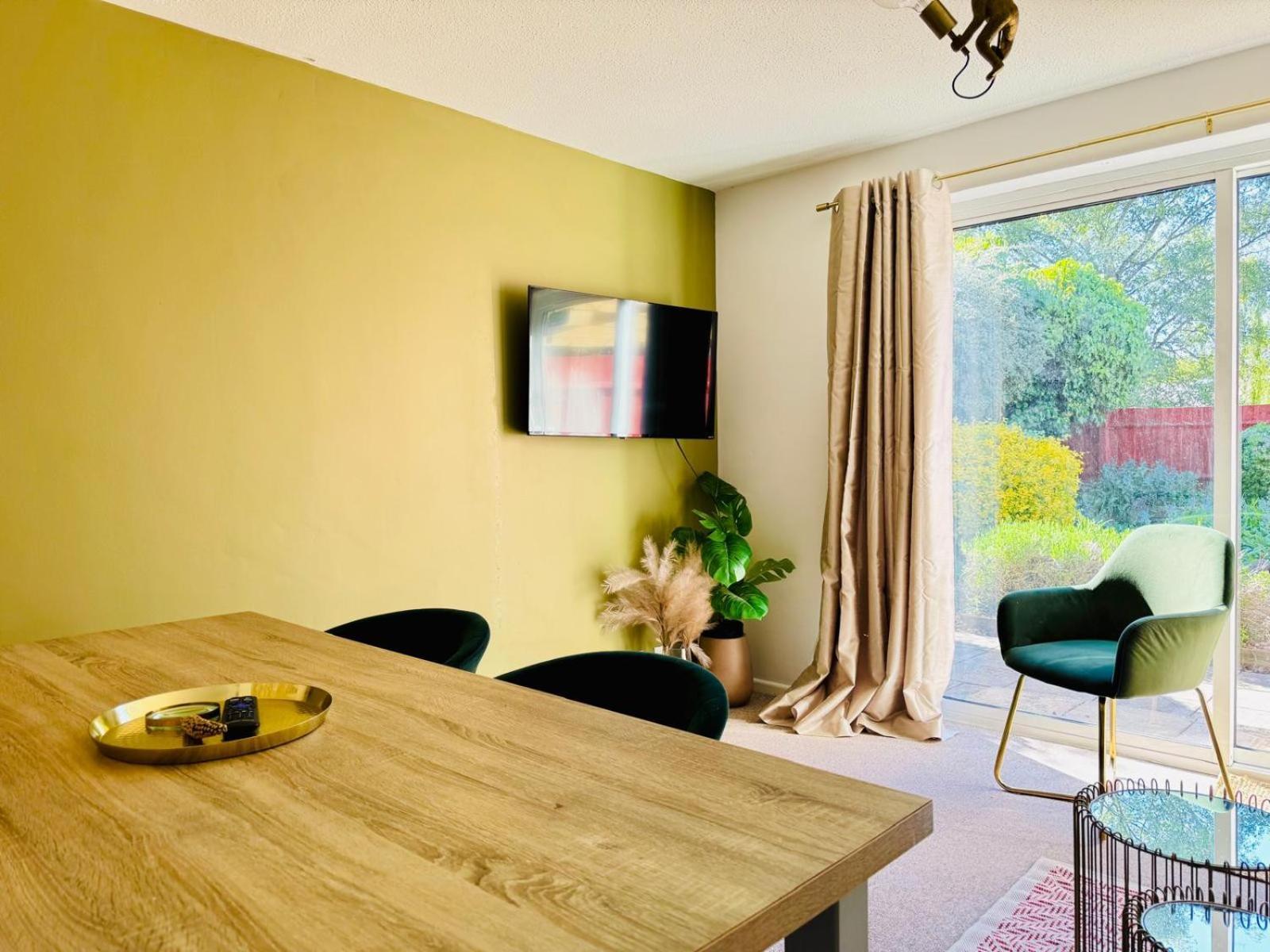 2 Bed House, Sleeps 6, Dog Friendly, Close To A14 M11, With Garden & Parking Long Stay Work Contractor Leisure, Jade CBG Esterno foto