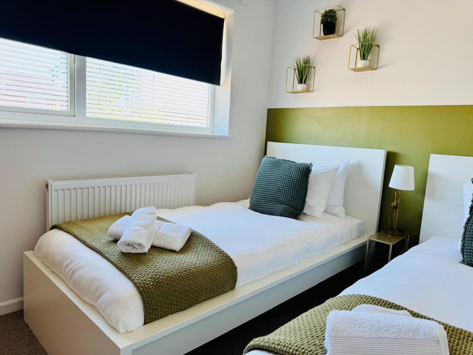2 Bed House, Sleeps 6, Dog Friendly, Close To A14 M11, With Garden & Parking Long Stay Work Contractor Leisure, Jade CBG Esterno foto