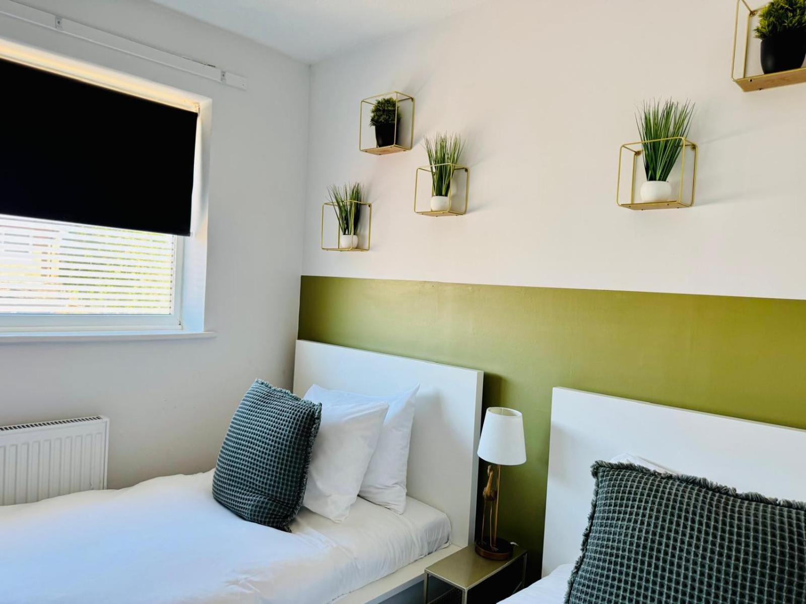 2 Bed House, Sleeps 6, Dog Friendly, Close To A14 M11, With Garden & Parking Long Stay Work Contractor Leisure, Jade CBG Esterno foto