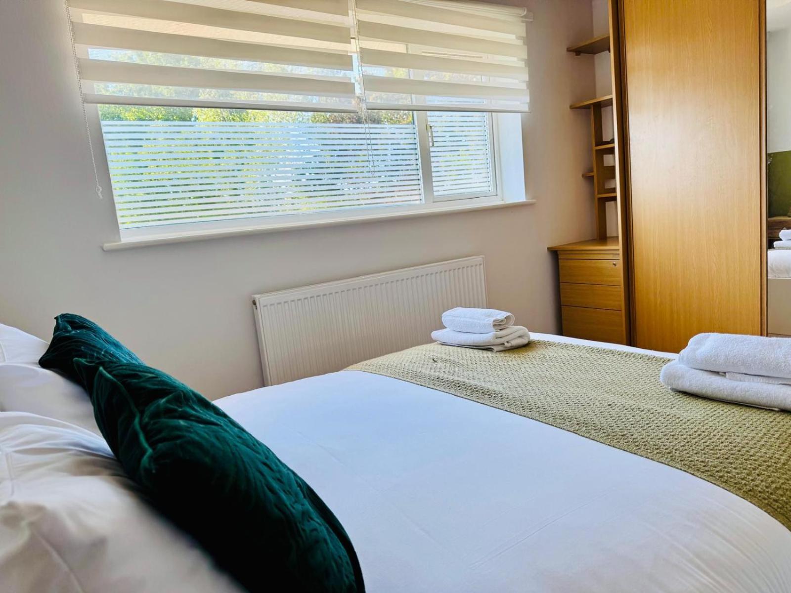 2 Bed House, Sleeps 6, Dog Friendly, Close To A14 M11, With Garden & Parking Long Stay Work Contractor Leisure, Jade CBG Esterno foto