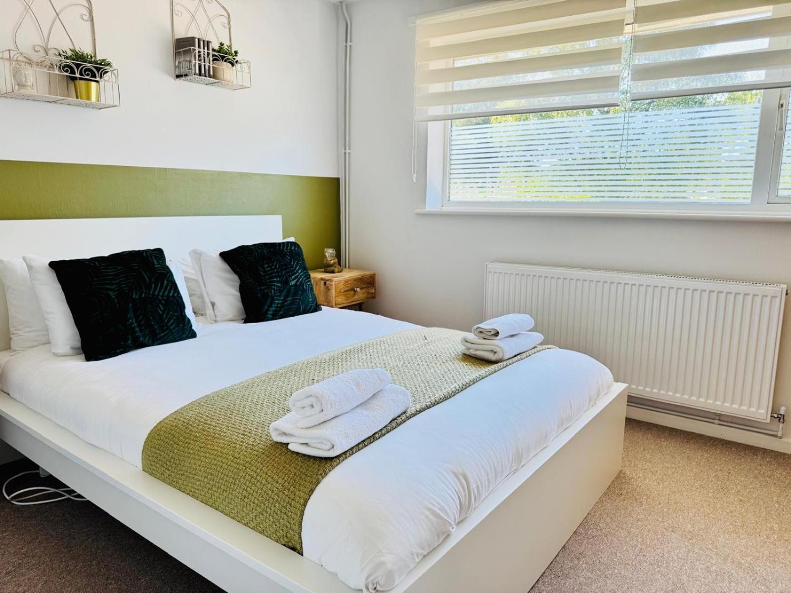 2 Bed House, Sleeps 6, Dog Friendly, Close To A14 M11, With Garden & Parking Long Stay Work Contractor Leisure, Jade CBG Esterno foto