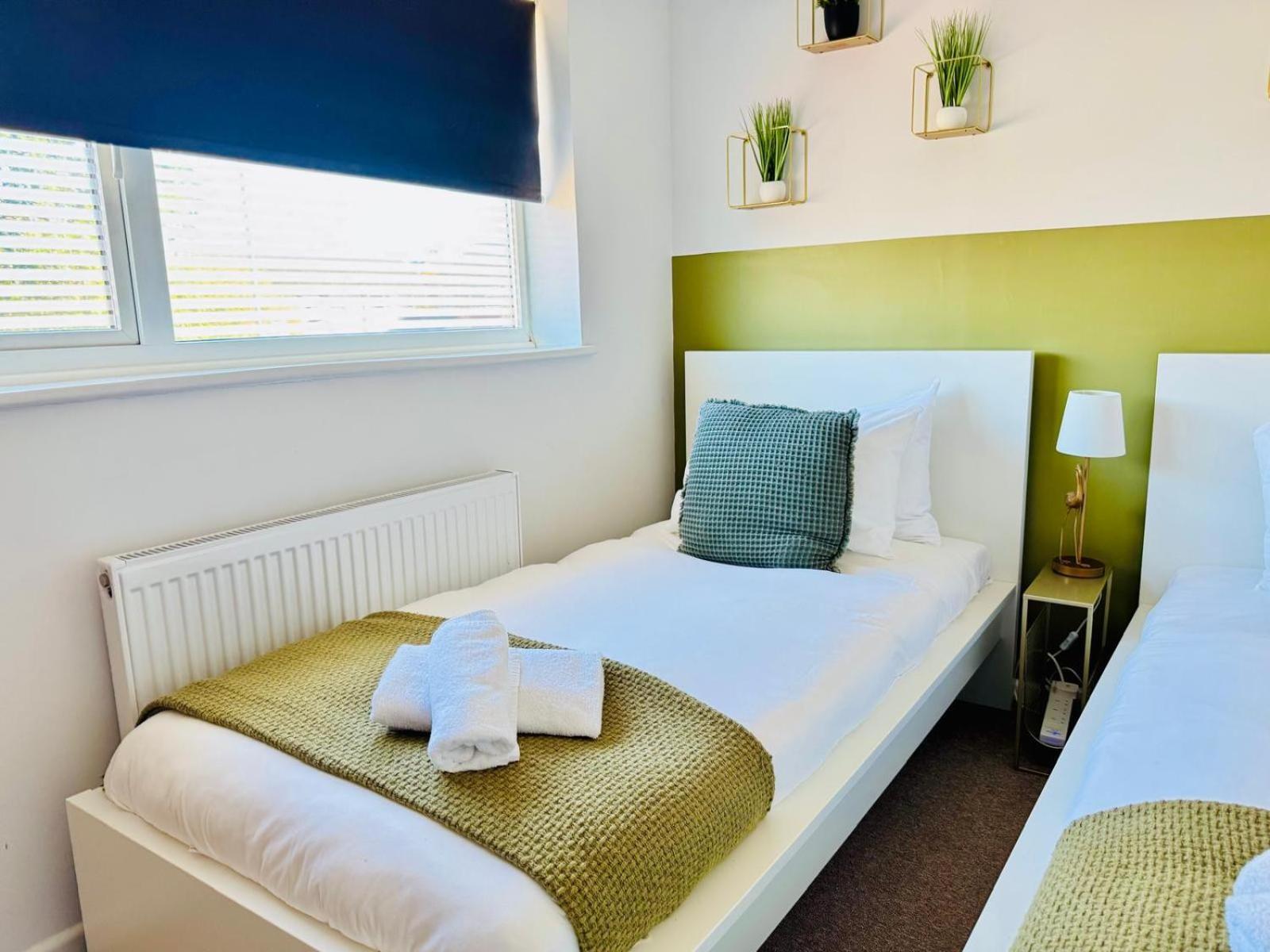 2 Bed House, Sleeps 6, Dog Friendly, Close To A14 M11, With Garden & Parking Long Stay Work Contractor Leisure, Jade CBG Esterno foto