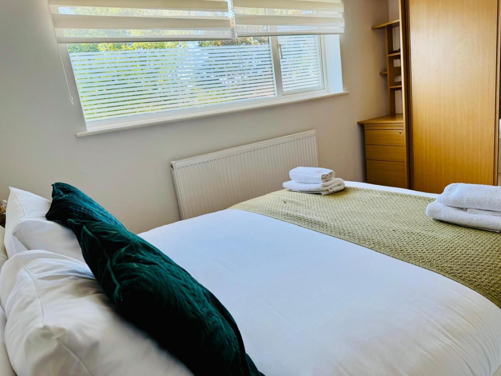 2 Bed House, Sleeps 6, Dog Friendly, Close To A14 M11, With Garden & Parking Long Stay Work Contractor Leisure, Jade CBG Esterno foto