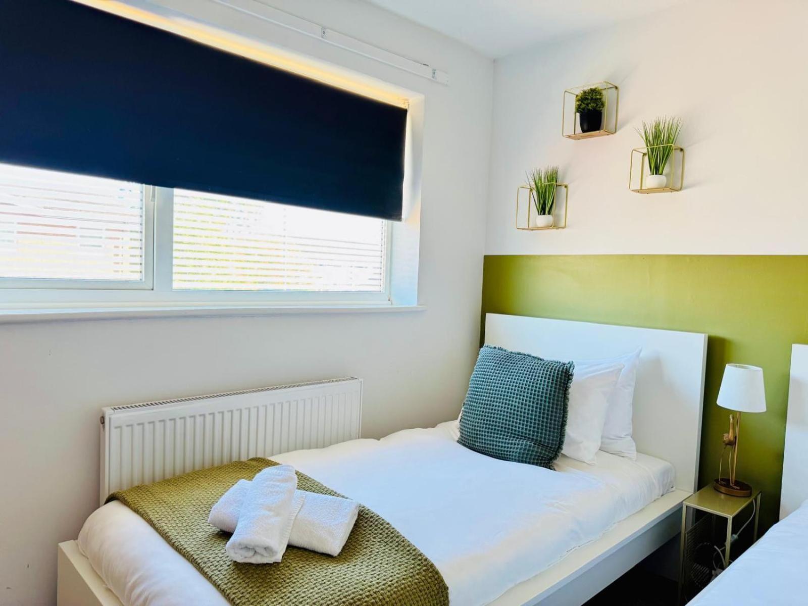 2 Bed House, Sleeps 6, Dog Friendly, Close To A14 M11, With Garden & Parking Long Stay Work Contractor Leisure, Jade CBG Esterno foto
